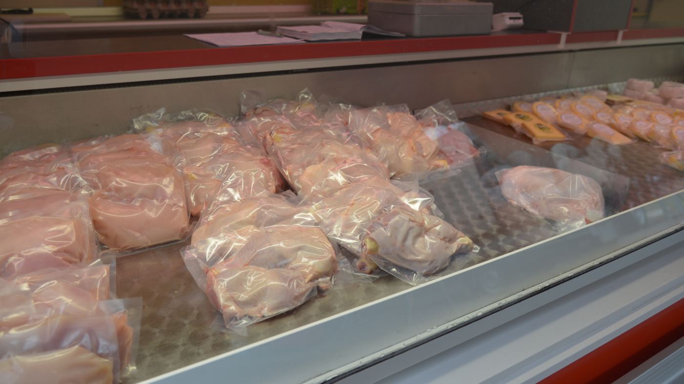 Frisches Geflügel aus der Hoftheke von Fleischmann