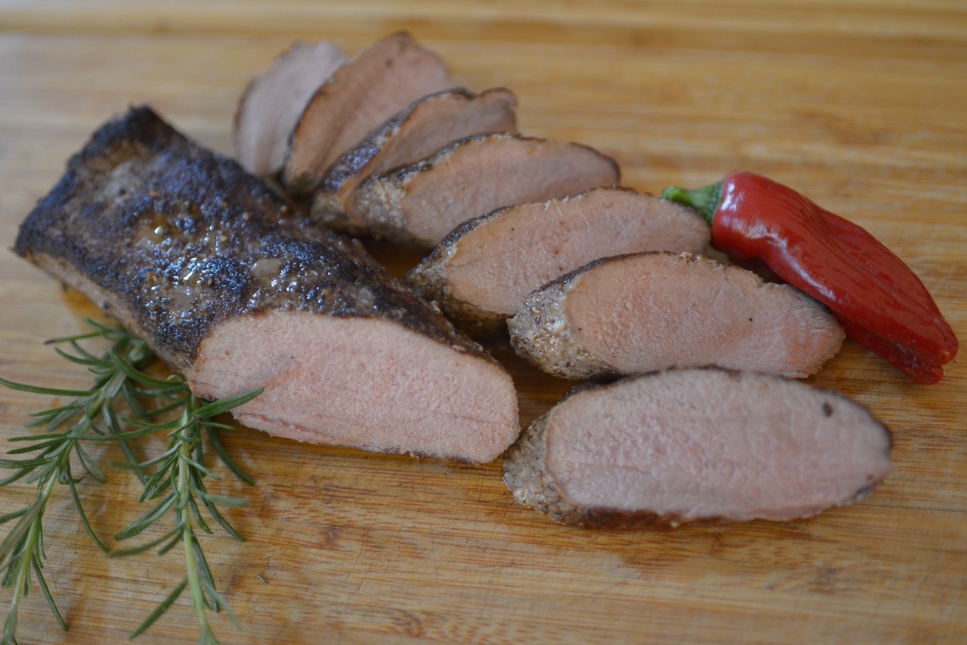 Angebratene Wildmedaillons von JagdGenuss mit Rosmarin