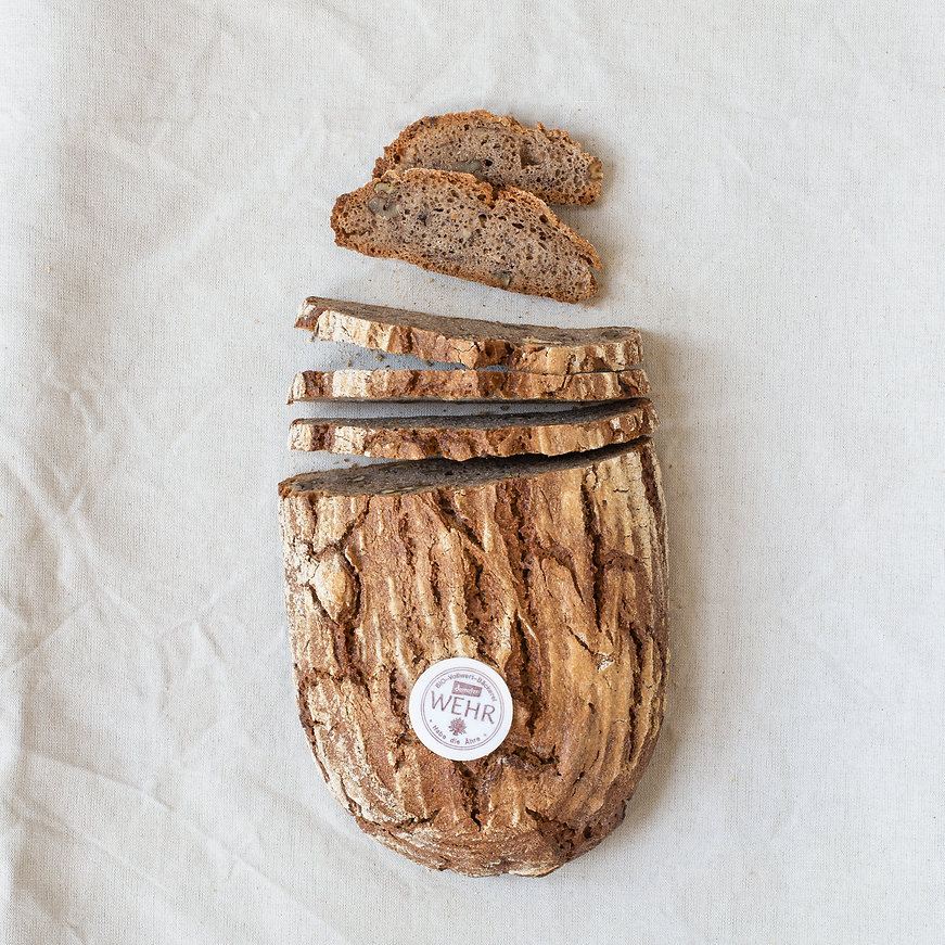 Rustikales Bauernbrot der Bäckerei Wehr